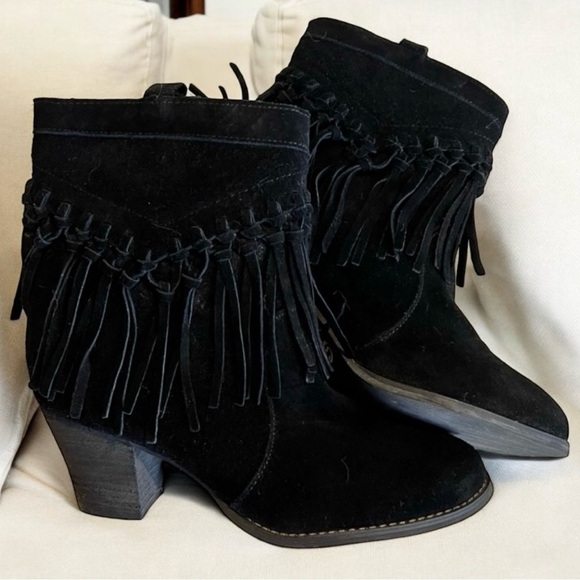 Sbicca “hard to find” BLACK Suede Macramé Fringe Boot. Vintage - Picture 8 of 16